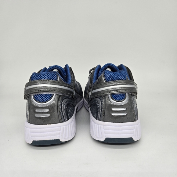 Athletic_Shoes